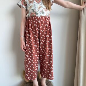 Leichte Sommerhose in Rot aus Jersey mit Gänseblümchen-Muster