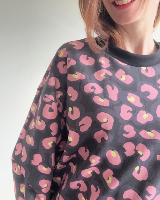 Boyfriend Sweatshirt - Bubblegum Leo – Bild 4