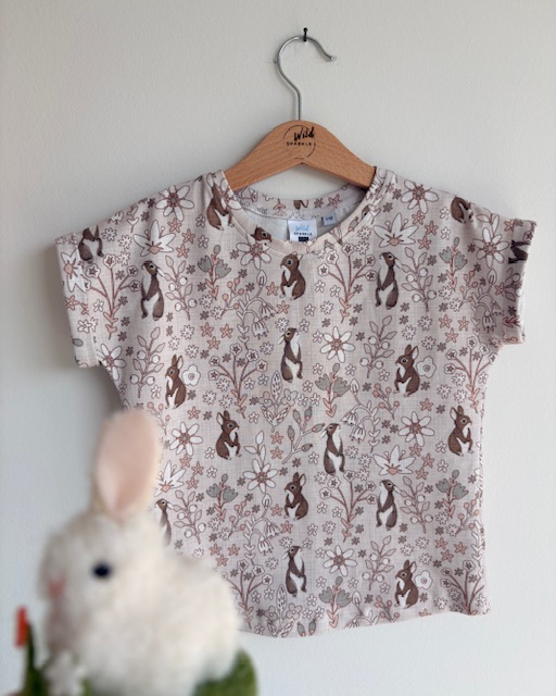 Kurzarm T-Shirt - Flowers and Bunnies – Bild 3